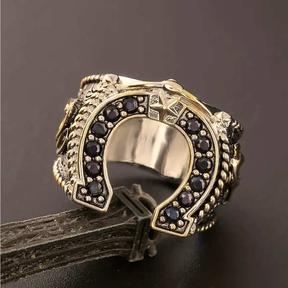 MENS HORSESHOE RING - Picture 3 of 13